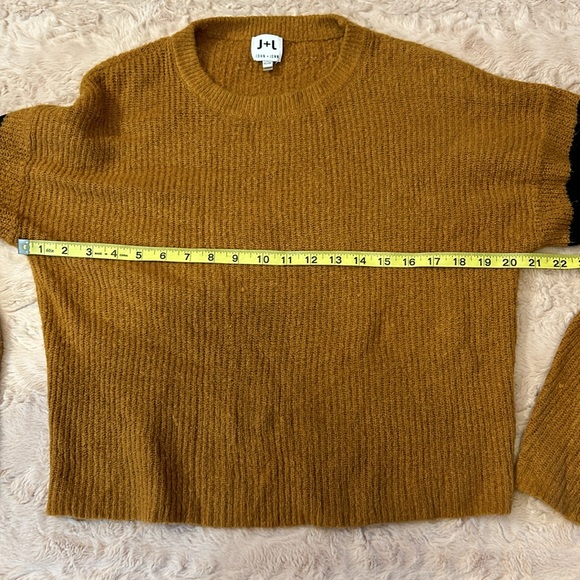J+L size xs sweater • John + Jenn - Picture 5 of 9